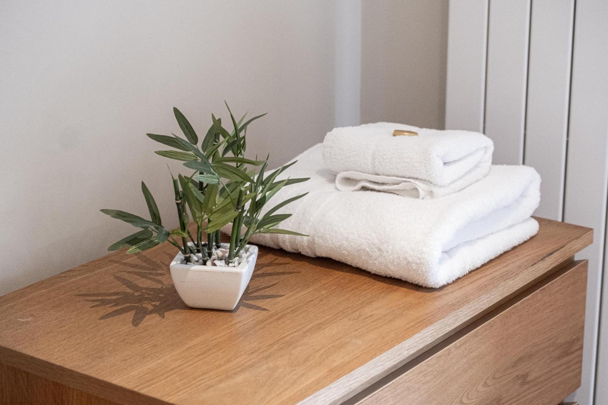 Osbourne House Pink 2 Bed, 2 And Half Bath Appartement *
