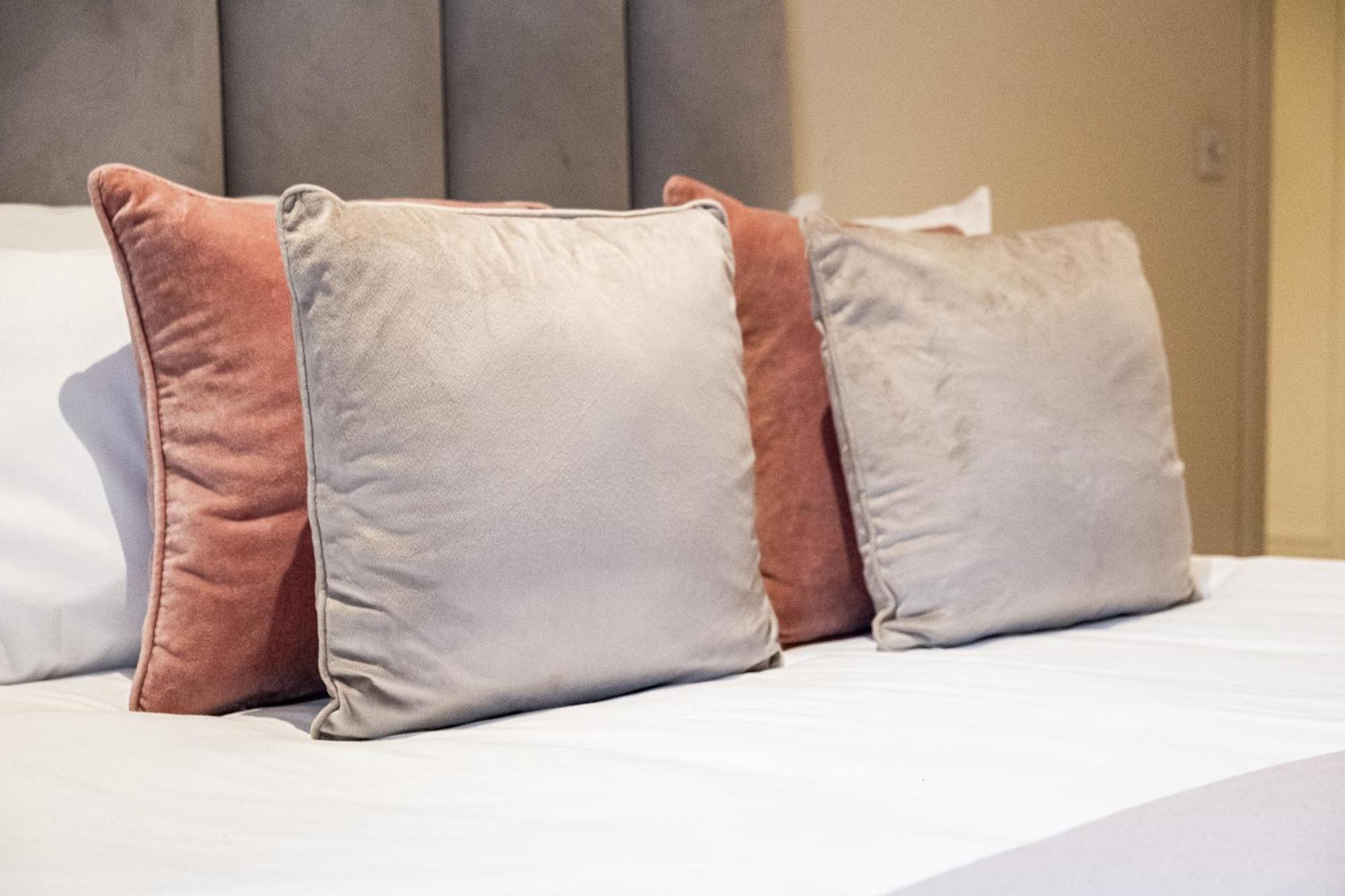 Osbourne House Pink 2 Bed, 2 And Half Bath Appartement