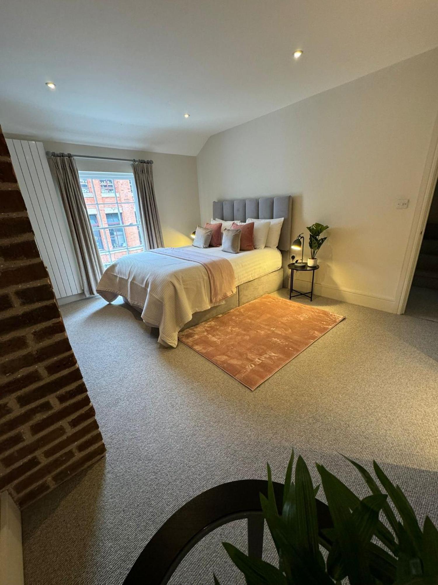 Osbourne House Pink 2 Bed, 2 And Half Bath Appartement *