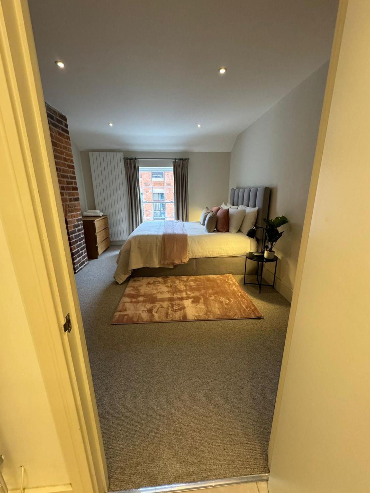 Osbourne House Pink 2 Bed, 2 And Half Bath Apartment