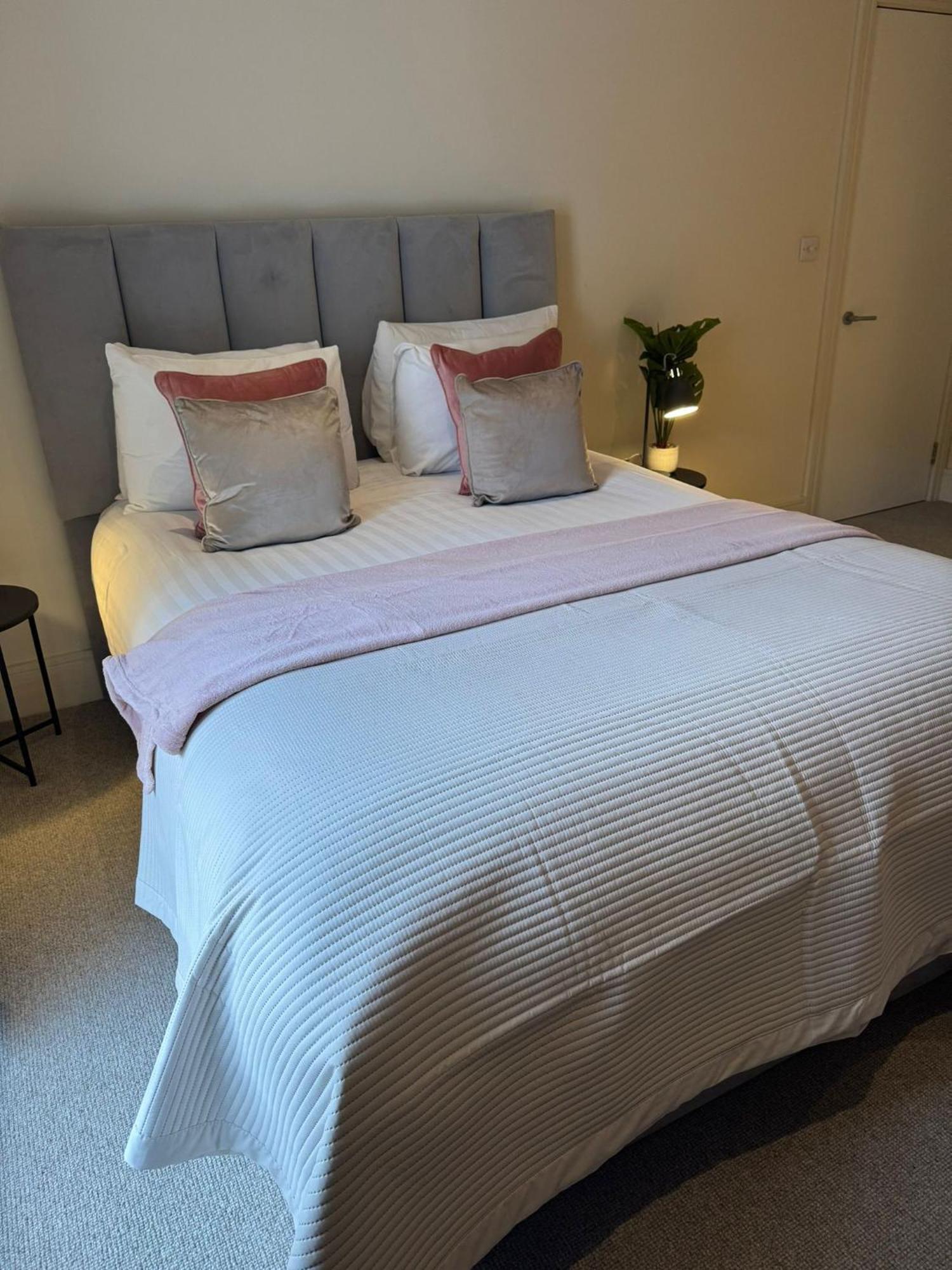 Osbourne House Pink 2 Bed, 2 And Half Bath Appartement *